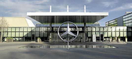 Fahrzeugabholung. Mercedes-Benz Kundencenter Sindelfingen Bei uns hat Kundennähe Tradition. Bereits seit 1953 bietet Ihnen das Werk Sindelfingen die Möglichkeit, Ihren neuen Mercedes abzuholen.
