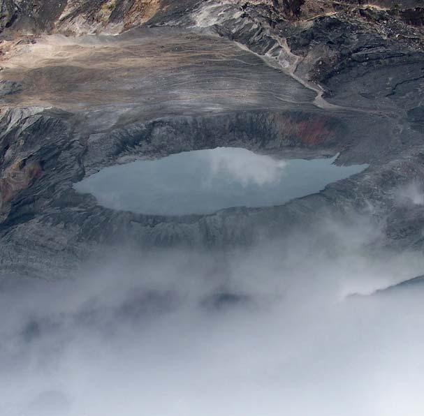 Der Vulkankrater ist ein wichtiges Merkmal eines Vulkans.