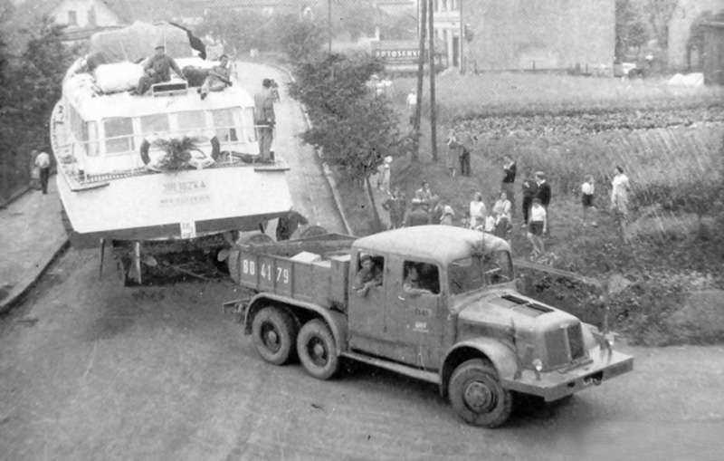 Eine Weiterentwicklung des Typs 111 war die schwere Zugmaschine Typ 141, die von 1958 bis 1970 im Zweigwerk Bánovce nad Bebravou in der Slowakei hergestellt wurde.