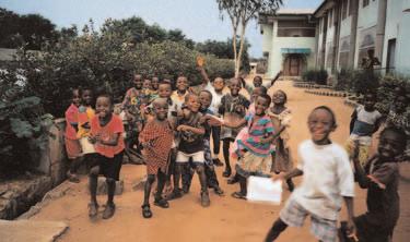 Wissenswertes 10. Oktober 200 Reiki Children s Home in Nigeria Aus Klinik wird Waisenhaus Die Waisenkinder lernen Fahrrad fahren.