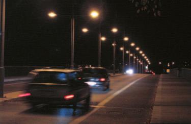 Im Jahr 1998 haben die Mitarbeiter der Stadtwerke Lindau (B) begonnen die Leuchten der öffentlichen Straßenbeleuchtung zu erneuern und von den bislang üblichen Quecksilberdampflampen auf