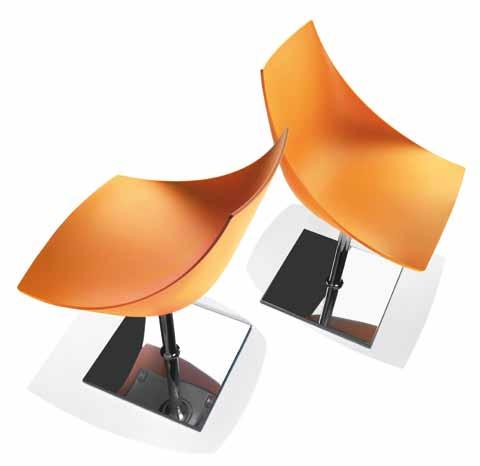Hoop/b Struttura: sedia girevole con meccanismo di ritorno. Struttura in acciaio cromato o verniciato. Scocca: polipropilene. Disponibile con rivestimento del sedile in tessuto, ecopelle o pelle.