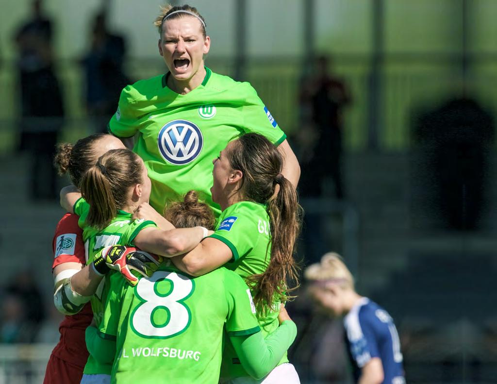 4 Weiter auf Titelkurs 1. FFC Turbine Potsdam VfL Wolfsburg 3:1 (1:1) Die Wölfinnen sind in der Allianz-Frauen Bundesliga weiter auf Titelkurs. Im Topspiel des 19.