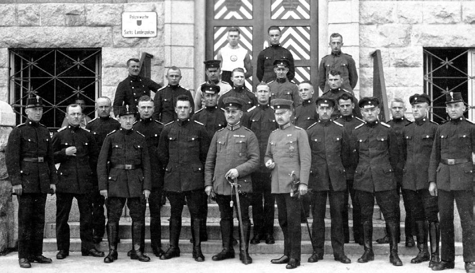 Quellen: Aufbau der Sächsischen Staatlichen Polizei, Ministerium des Inneren o.o. o.j. [Dresden ca. 1929]. Bühler, Karlheinz; "Die Polizei in der Weimarer Republik 1919-1933.
