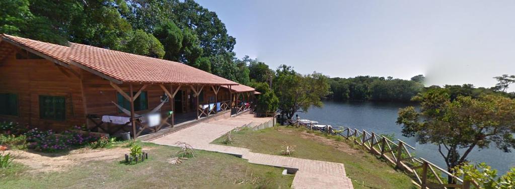 Regenwald des Amazonasgebietes. Das Camp namens Tumbira befindet sich unmittelbar am Rio Negro, eine zweistündige Bootsfahrt von Manaus entfernt.