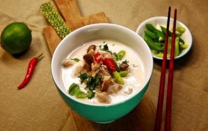 Vegetarische Tofu-Suppe mit frischem Gemüse und Glasnudeln 3,10 7. Haifischflossen-Suppe b 3,50 8. Tomatensuppe mit Rindfleisch 3.30 Warme Vorspeisen 9.