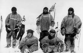 100. Jahre: Der britische Polarforscher Robert F. Scott erreicht den Südpol.