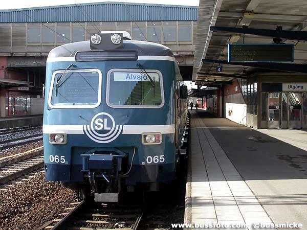 (ah/bm) RUND UM DIE S-BAHN 420 054 nach Schweden verabschiedet Mit einem offiziellen Pressetermin wurde 420 054 durch die S-Bahn München GmbH nach Schweden
