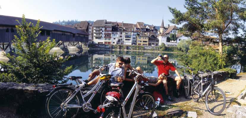 150 Schweiz Partnertour Individuelle Einzeltour: 8 Tage / 7 Nächte ca. 200 bis 270 Radkilometer Eine spannende Route und die Seen und der Fluss Aare sorgen für eine meist flache Tour.