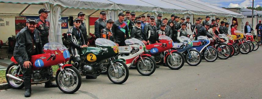 Rund 30 klassische Rennmotorräder waren in einem großen Zelt am Ende des Fahrerlagers zu sehen, nahezu alle in einem hervorragenden Zustand und betriebsbereit.