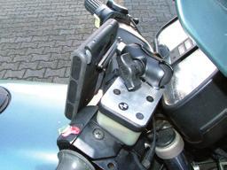 10313 MV Halter für Navigeräte am Bremsflüssigkeitsbehälter für Yamaha T-Max Eine weitere Möglichkeit mit dem MV-Halter Ihr Navigerät auf dem Motorrad mitzunehmen!
