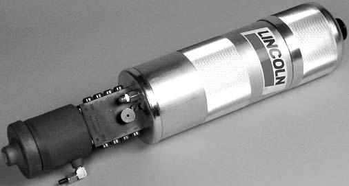 Die Pumpe kann zur Förderung von Fett (PP und PPG) verwendet werden. Sie ist mit einer federbelasteten Folgeplatte und einem Kontrollstab zur Niveaukontrolle ausgestattet. Gängige Modelle Sachnr.