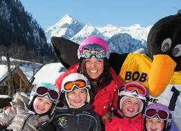 No matter whether kids, teens or parents at Ski Dome snow fun for the whole family is guaranteed: ENTSPANNTER SKIURLAUB FÜR DIE ELTERN