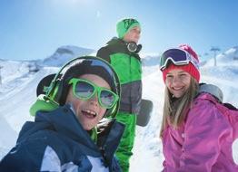 Mit den Familien- Gruppen ist genau das möglich. FAMILY SKIING INSTRUCTORS Skiing or snowboarding with parents and kids together.