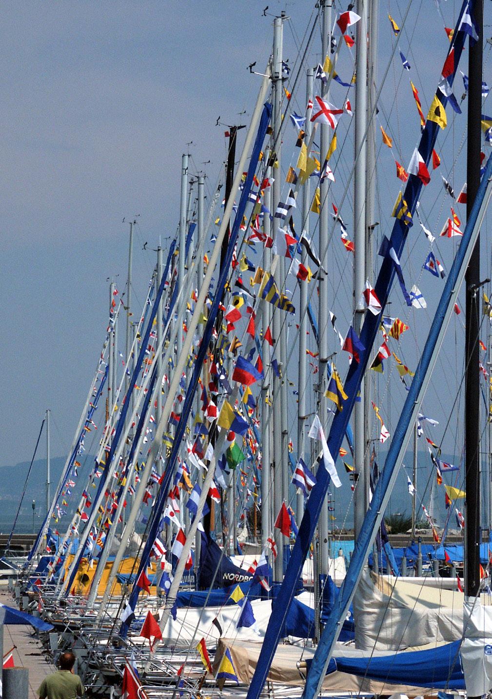 programm Mittwoch 5. August 2015, Überfahrtsregatta Bregenz nach Hard Hotels: www.booking.com (4 Hotels) Taxi Franz Hard, 0043 664 44 980 75 Abendessen siehe Regattahandbuch Donnerstag 6.