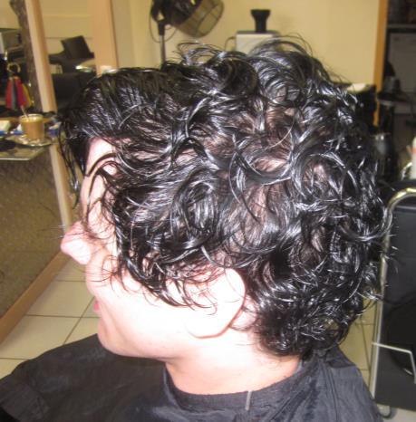 Chemische Haarglättung Die chemische Haarglättung ist eine sehr aufwendige Arbeit, da sie ein paar Arbeitsschritte benötigt.
