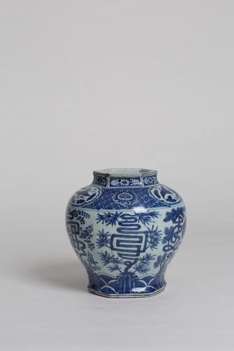 4 / 7 Schultertopf H 26,5 cm China, Ming-Zeit, Wanli-Periode, spätes 16. Jh.