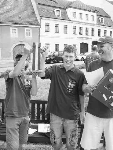 Lokalanzeiger der Stadt und der Gemeinde Müglitztal Seite 12 Am Samstag fand in neben dem Museumsfest das 1. Kubb- Turnier statt. 12 Mannschaften kämpften um den Pokal.