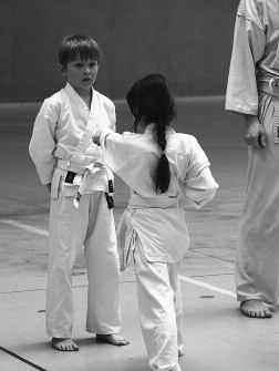 Lokalanzeiger der Stadt und der Gemeinde Müglitztal Seite 38 PR.: Komm in den Verein - Jetzt richtig Karate lernen Das Karate Dojo Sakura Pirna unterstützt zum 2.