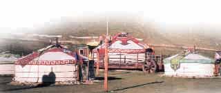 03/2008 AKTEURE IM GESUNDHEITSWESEN 15 Auf den Spuren Dschingis Khans Von Eveline Schott* Die Mongolei ist das am dünnsten besiedelte Land der Welt.