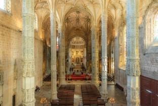 Höhepunkt ist das Hieronymuskloster von Belém mit seinem grandiosen, zweistöckigen Kreuzgang, der einem orientalischen Palasthof gleicht, und der Hallenkirche Santa Maria, deren