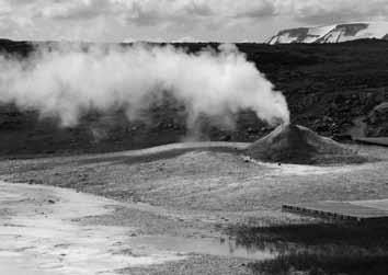 Takto nejako musí vyzerať vstup do pekelnej brány... Na Islande je až okolo 800 horúcich prameňov s priemernou teplotou 75 C.