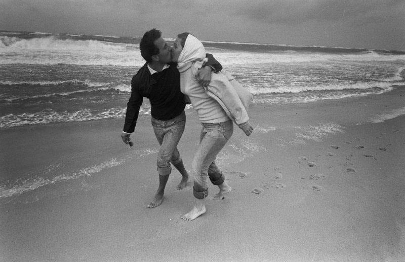 Beispiel Alltagsleben Verliebtes Paar am Strand von Westerland, 1965