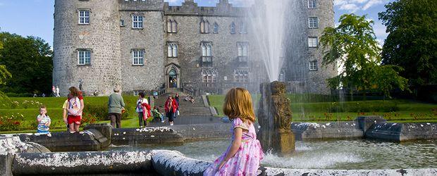 Schottland & Irland: Inselglück im Doppelpack In 12 Tagen durch faszinierende Landschaften und Kulturen Kilkenny Castle_ tourismireland Nach Schottland oder Irland? Bereisen Sie doch gleich beides!