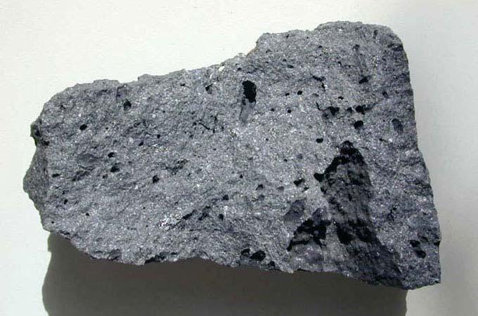 Die wichtigsten Gesteine und ihre Entstehung: (1) Magmatische Gesteine Magmatische Gesteine: Gefüge magmatischer Gesteine Blasiges Gefüge: gasreiche Magmen Druckentlastung führt zu Blasenbildung