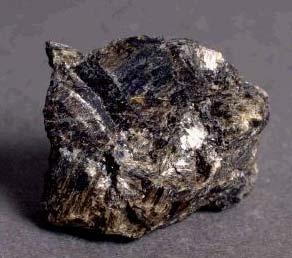 Pyroxene sind Mischkristalle der Endglieder Wollastonit, Enstatit & Ferrosilit.
