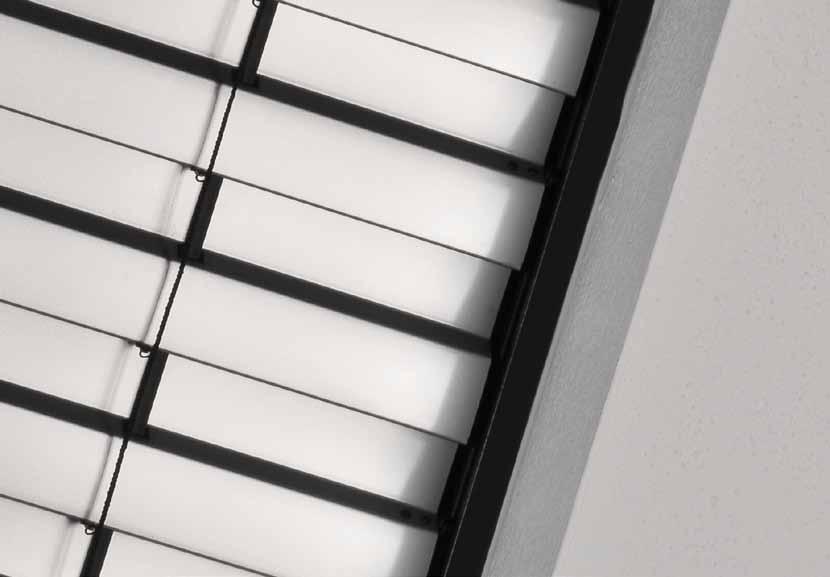 Eleganz am Fenster mit Außenjalousien Fassaden mit Raffstoren gestalten ALUKON-Raffstoren reflektieren Sonnenstrahlen oder lassen Licht und Sonne in den Raum, so wie Sie es wünschen.