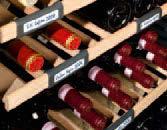 Das flexible Clip-Beschriftungssystem schafft einen schnellen und geordneten Überblick über den Weinvorrat.