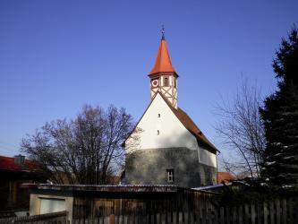 Heute, den 26.02.2011, ausnahmsweise am Samstag des schönen Wetters wegen, parken wir unterhalb der kath. Kirche in Wilchenreuth bei Neustadt a. d. Waldnaab.