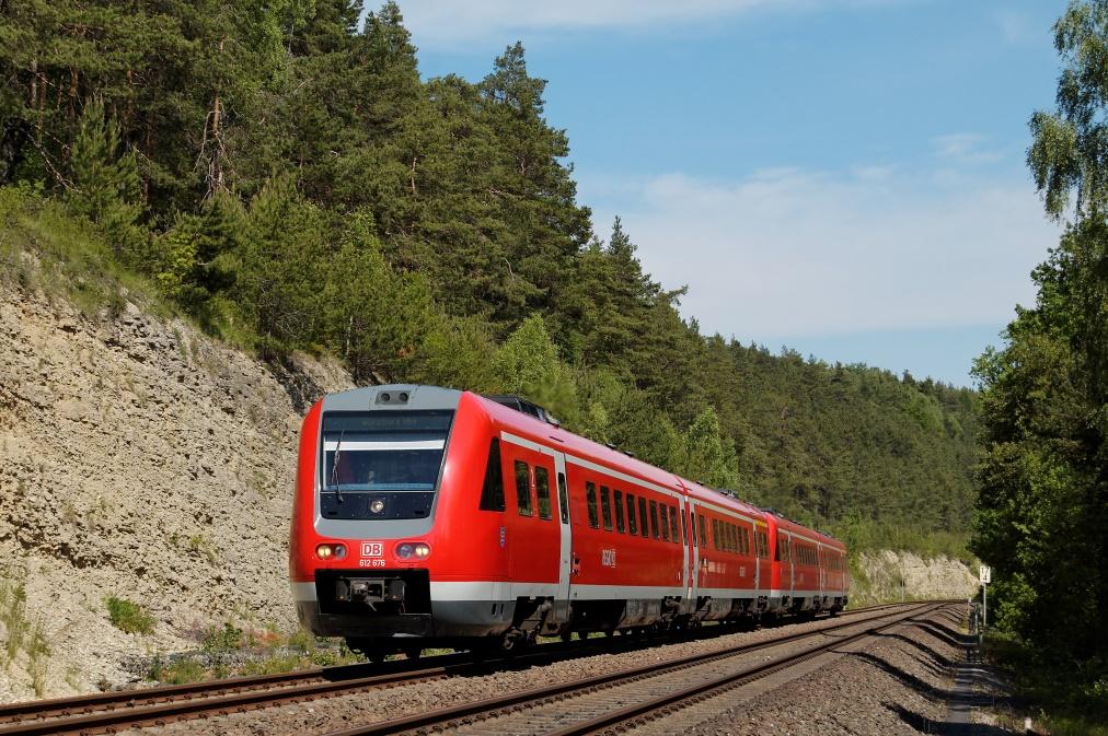 viertelstündliches Angebot zwischen Erfurt und Weimar durchgehende Zugverbindung von/nach Erfurt auch für die RB Halte wie zum Beispiel Oberweimar oder Mellingen In Erfurt