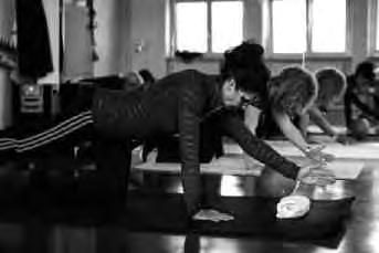Gesundheit Pilates Pilates ist ein hochwirksames Training, das Übungen aus dem Yoga, der Physiotherapie und der Gymnastik zu einem ganz eigenen System verbindet.
