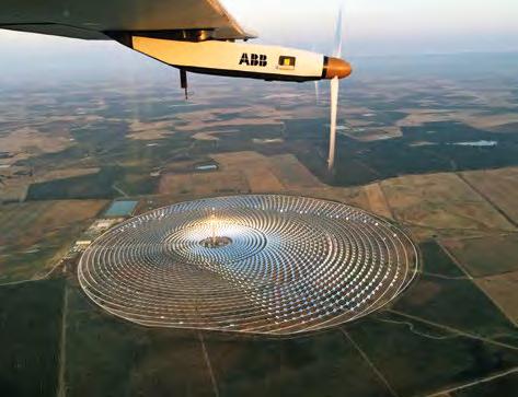 Sie begann mit der Überquerung des Solarkraftwerks GemaSolar in Spanien, dem ersten Kraftwerk, das Tag und