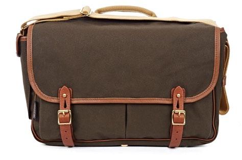 Kapazität: 9 Liter Größe: 300 (B) 280 (H) 110 (T) GAME BAG Diese typisch britische Tasche wurde in Zusammenarbeit mit Chapman Bags in