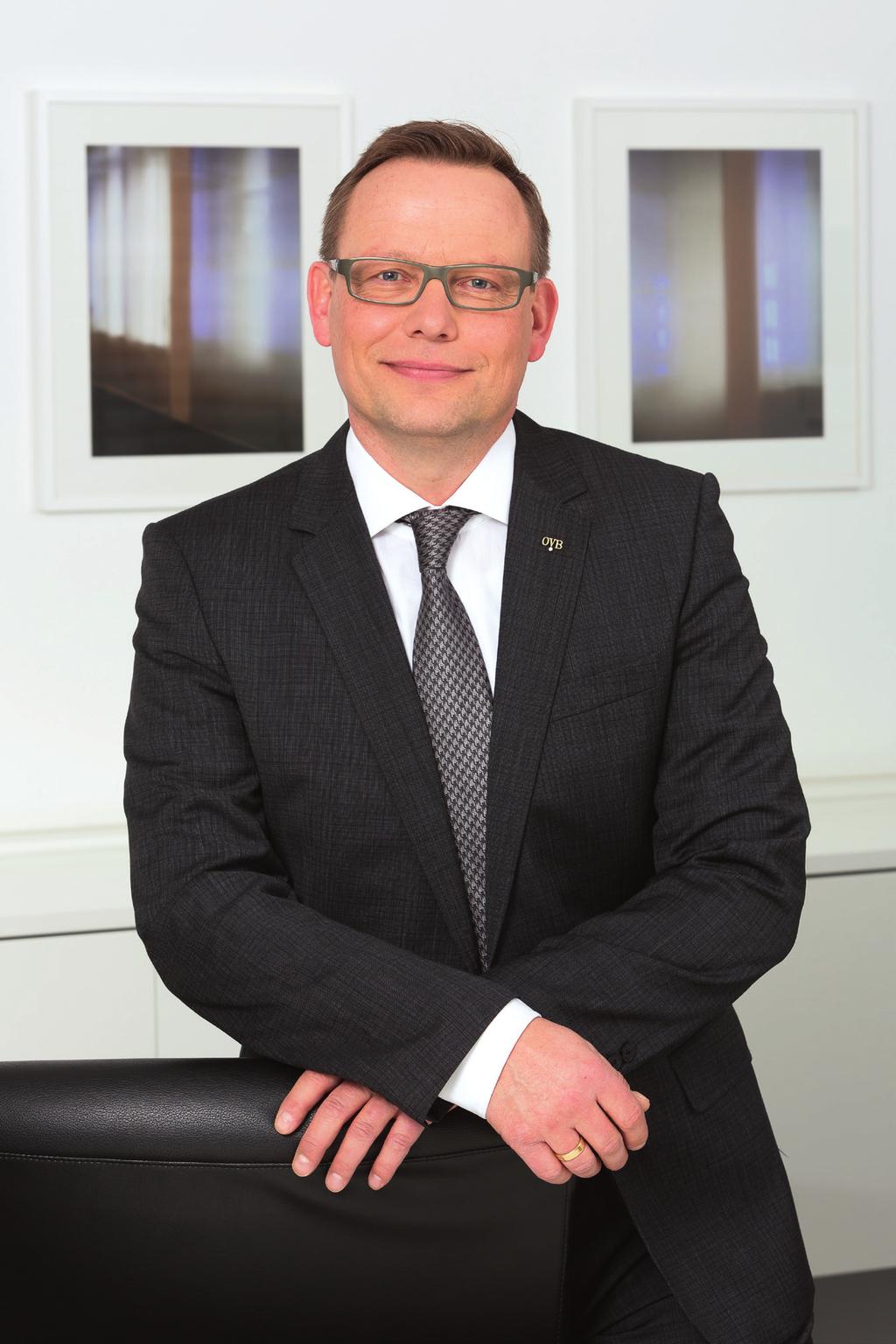 12 Thomas Hücker COO Rok narodenia: 1965 Od polovice roka 2014 je Thomas Hücker členom predstavenstva spoločnosti.