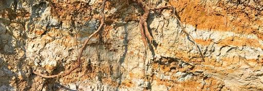 Sozusagen dern zwischen Großmutschen und Raiding, Pingen genannt. Diese hat man vor 2000 Jahren so tief gegraben, bis man auf Erzknollen gestoßen ist.
