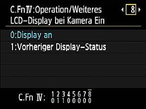 Individualfunktion 8 C.Fn IV: Operation/Weiteres LCD-Display bei Kamera Ein Option Funktion Beschreibung 0 Display an Standardmäßig wird das Einstellungsmenü auf dem LCD-Monitor gezeigt.