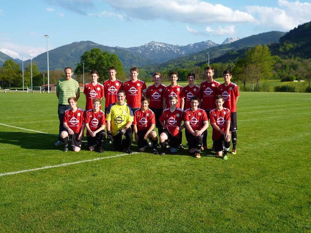 B-Junioren Meister Fussball (pmj) Am letzten Spieltag wurde die B-Jugend des ASV Au in der Gruppe 3 Inn/Salzach Meister und feierte damit den Aufstieg in die Kreisklasse.