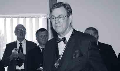 Versöhnungsgarten Auszeichnung von Dr.-Ing. Hans-Joachim Jäger mit der Ehrenmedaille der Britisch-Deutschen Gesellschaft, 23.10.2006. zerstörten britischen und deutschen Städte dokumentieren.