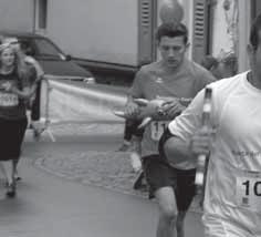 24 KULTURVERMITTLER beim Altstadtlauf Herrenberg Am 20. Juni 2015 fand in der Herrenberger Altstadt der 6. Staffellauf über 100 km statt.