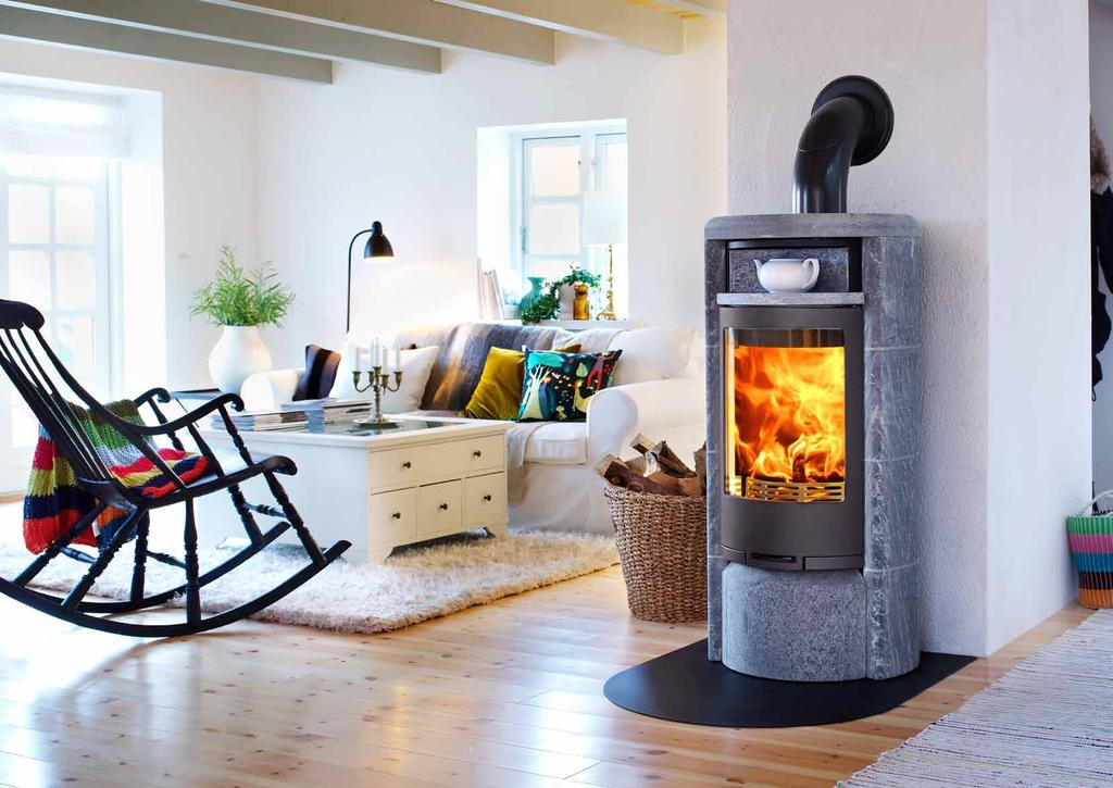 Warmhalte- oder Backfach lassen sich gut als energiesparende Alternative fürs Erwärmen oder Auftauen von Speisen nutzen. Zwei große Kaminöfen versorgen die weiträumigen Zimmer mit wohliger Wärme.