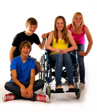 ... Warum barrierefreie Veranstaltungen? Im Landkreis Augsburg leben rund 17.700 Menschen, die einen Schwerbehindertenausweis haben.