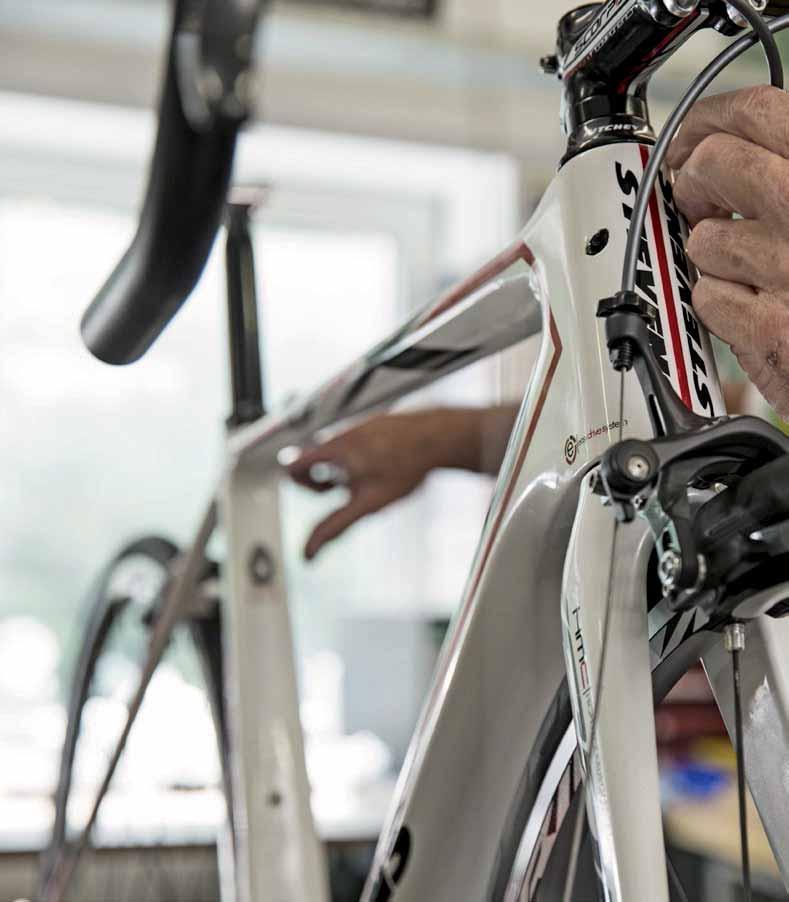 CUSTOM PROGRAMM TRAUMRAD SELBST ZUSAMMENSTELLEN Wer über Stunden im Sattel nach Fitness oder Höchstleistungen strebt, braucht ein Rennrad, das zu seinen individuellen Maßen genau passt.