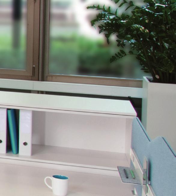 Dank serienmässig eingebauten Sichtrückwänden können die Schränke auch wechselseitig als Raumteiler angeordnet werden.