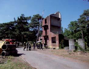 Schweres Erdbeben in Hamminkeln Standortverlagerte Übung von THW und Feuerwehr Wesel, 26.-27. Juni 2010. In der Nacht vom 25. auf den 26.