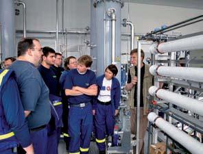 Dort betreiben die Stadtwerke Düsseldorf seit einigen Monaten eine stationäre Versuchsanlage mit knapp 6m³ Aufbereitungsleistung zur Trinkwassergewinnung. Herr Dr.
