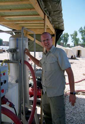 Eugen Federherr war sowohl für den Aufbau der Wasserver- und entsorgung als auch die Trinkwasseranalyse in dem Camp zuständig.